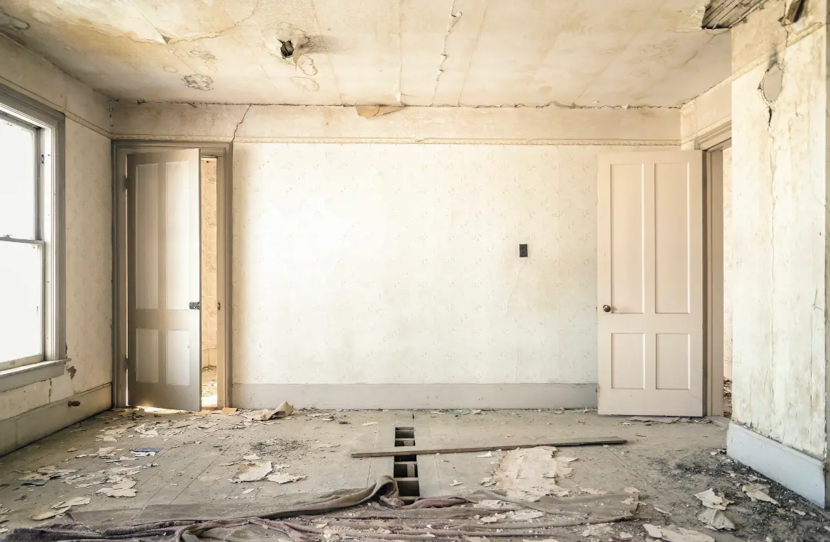 Waste disposal crew managing a cleanout project in Desert View Highlands